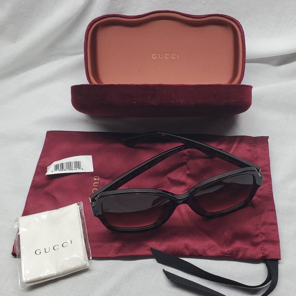 Gucci Womens Monochromatic 57MM Rectangular Sunglasses EUC Worn Once